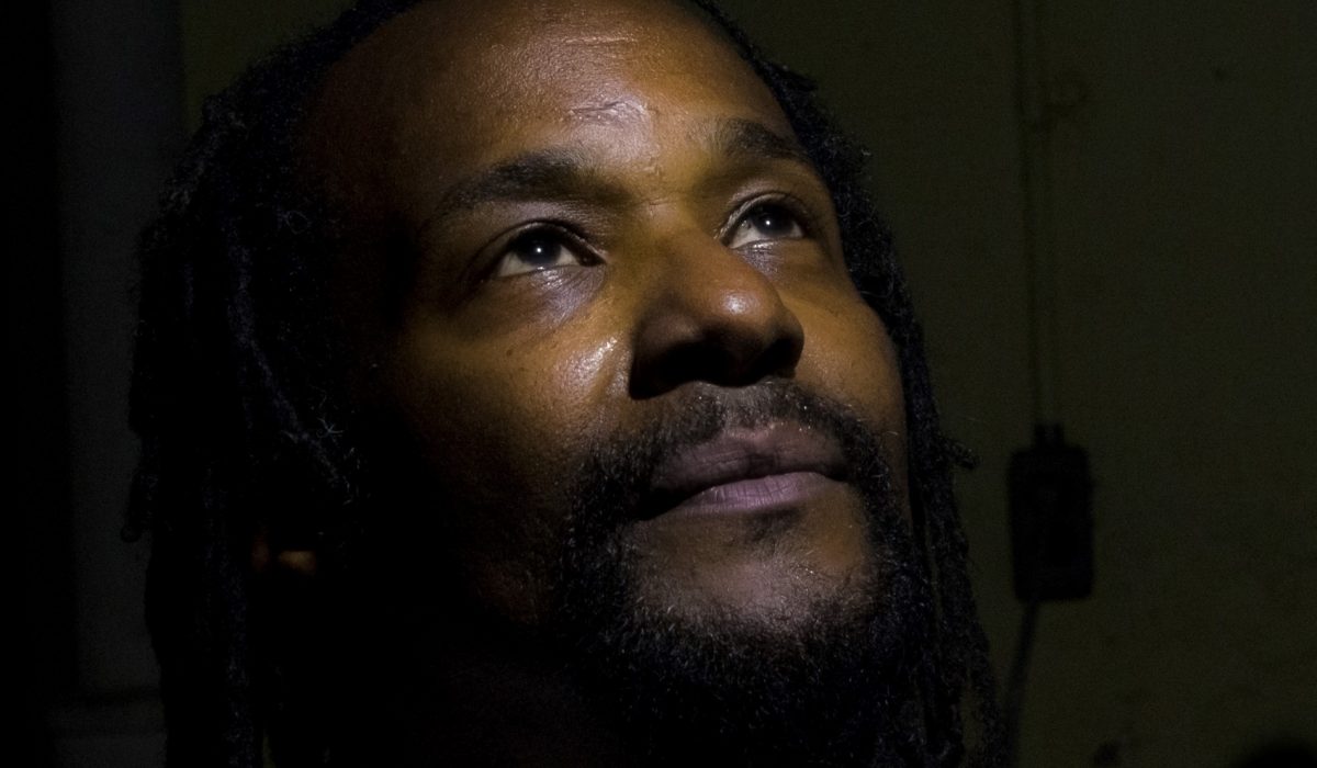 pic_50 David looking up